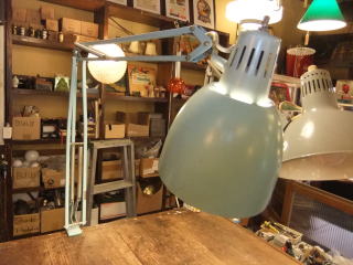 �y���C�g�A���e�B�[�N�Ɩ��@�����v�@���C�g�@�g������ 